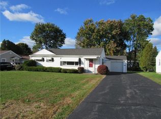 90 Scholfield Rd W, Rochester, NY 14617