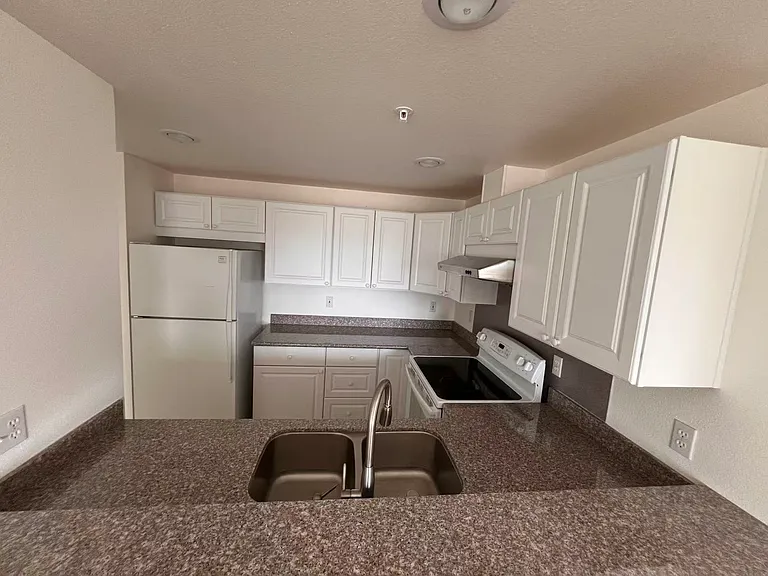1160 Monroe Ave NE #D4 — Photo 12