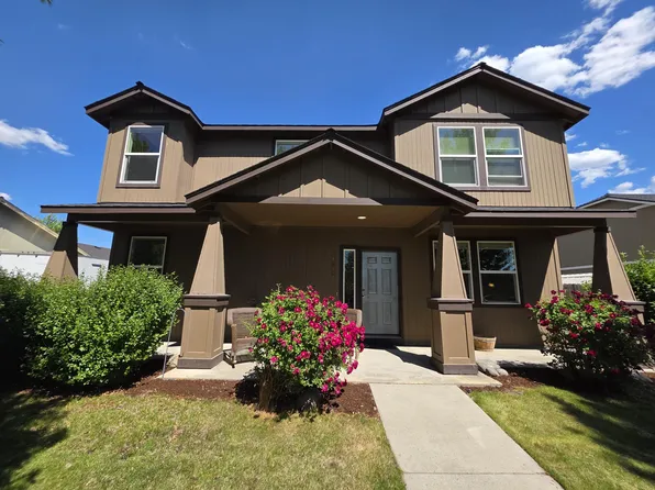 1390 NE 3rd St, Redmond, OR 97756