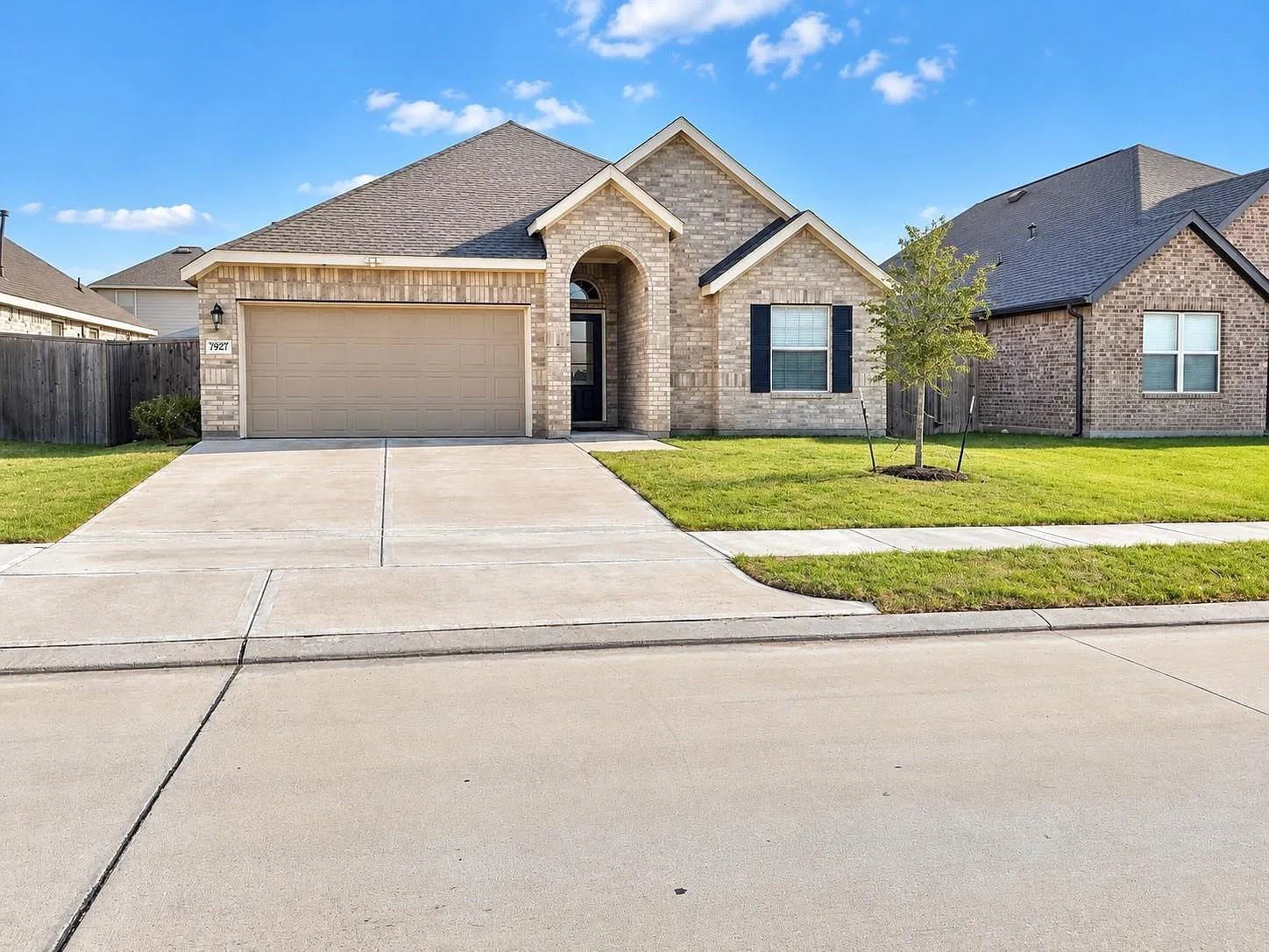 4 bed, 2.0 bath, 1922 sqft, $2,350 — Photo 1
