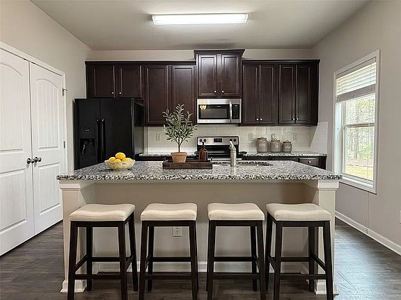 3rd image of 910 Walnut Woods Dr #A