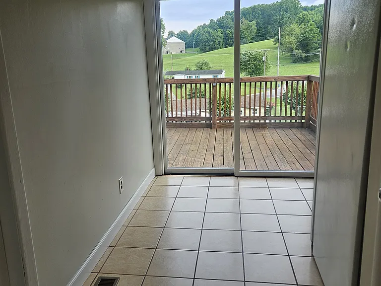 551 Woodland Cir — Photo 4