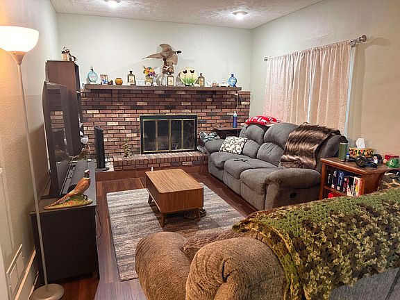 5th image of 801 E 3rd