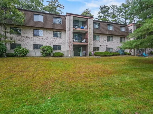 5 Greenbriar Dr APT 107, North Reading, MA 01864