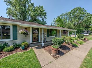 25171 Doe Dr, North Olmsted, OH 44070