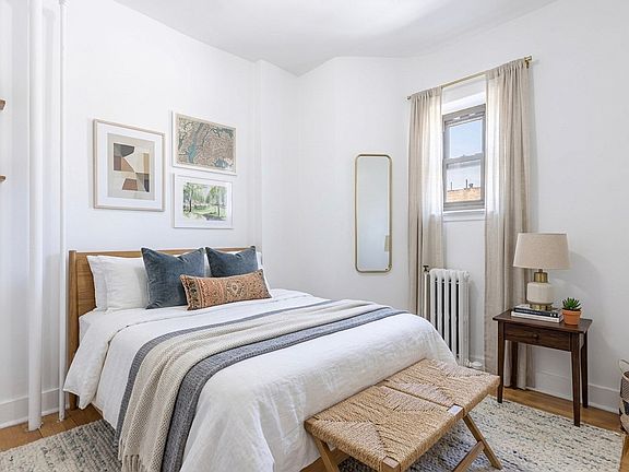 3rd image of 77 Christopher St APT 5R