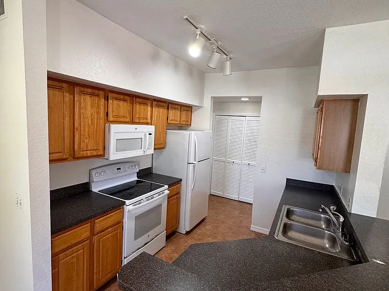 6025 Westgate Dr #2512 — Photo 12