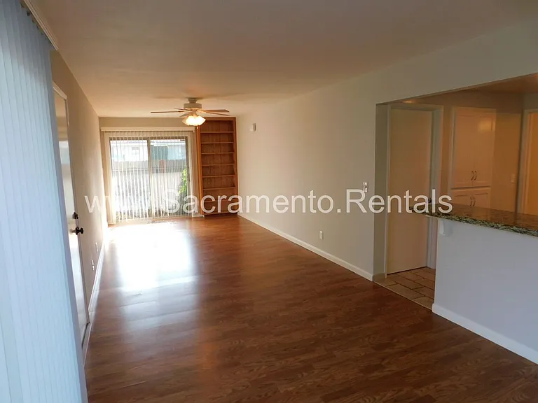 2637 Latham Dr — Photo 16