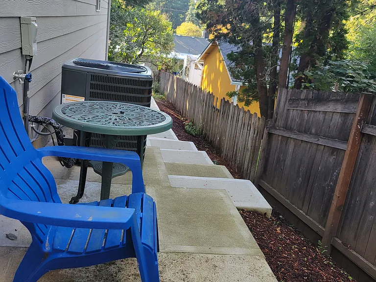 6315 SE Laura Ave — Photo 1