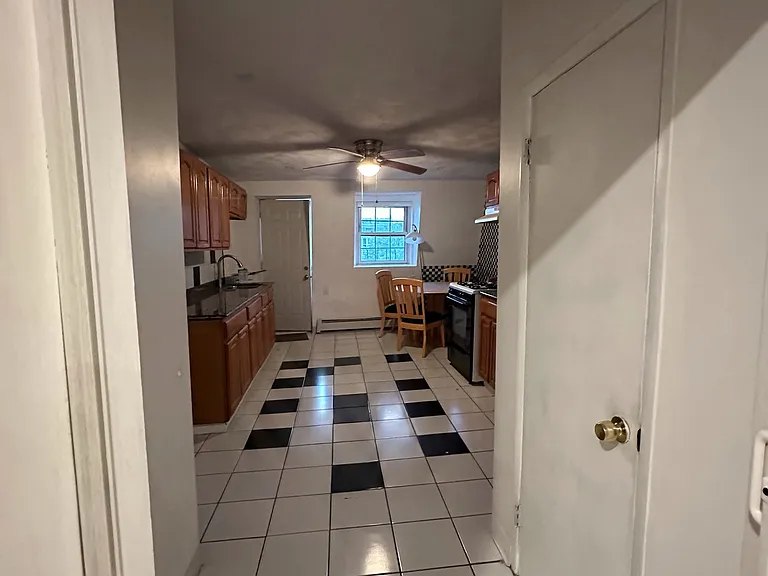 125 London St — Photo 1