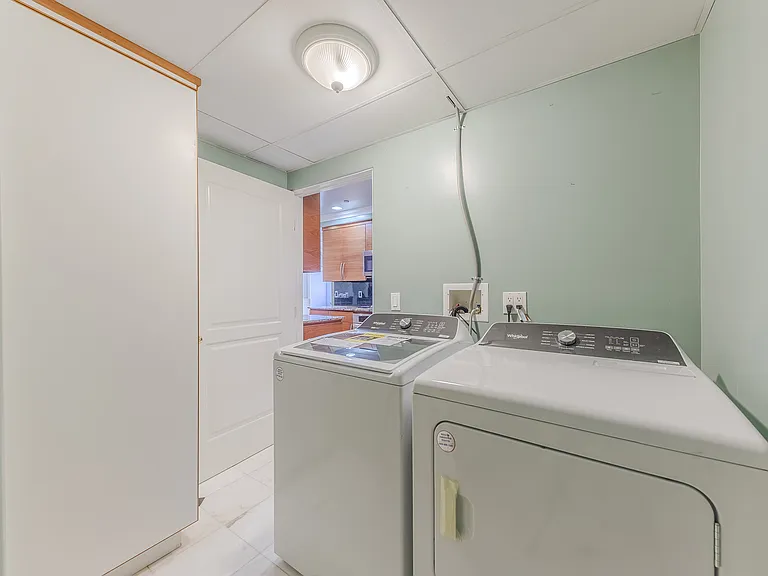 748 Locust St — Photo 11