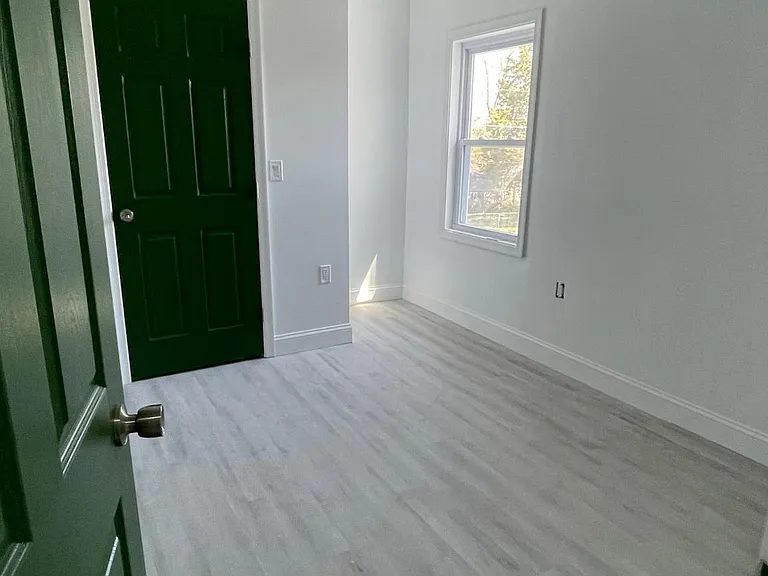 226 Broad St — Photo 11