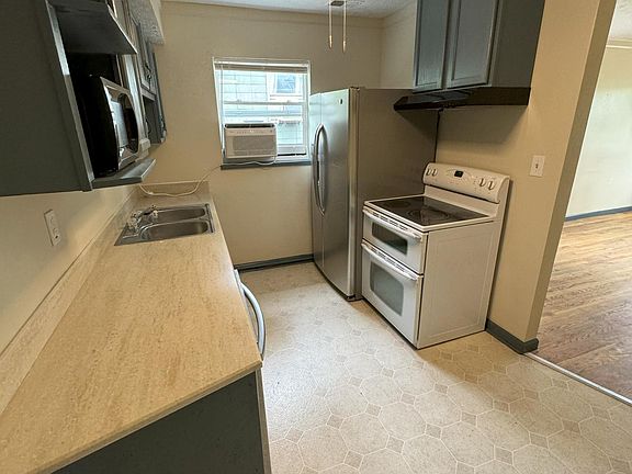 3rd image of 913 Highridge Ave APT 4