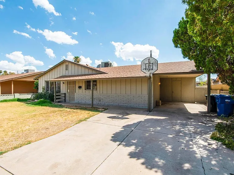 1535 W Capri Ave — Photo 4