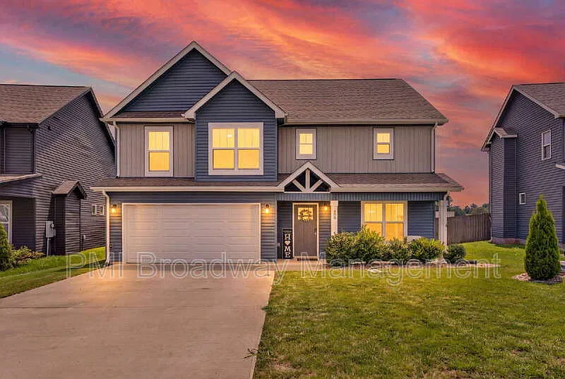 4 bed, 2.5 bath, 2322 sqft, $2,200 — Photo 1