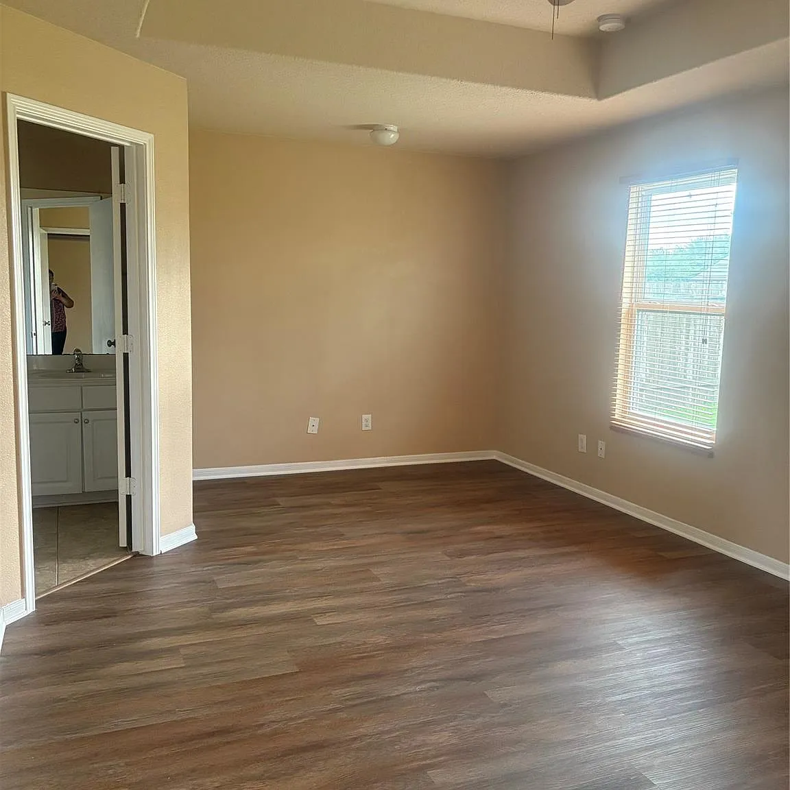 3 bed, 2.0 bath, 1557 sqft, $1,850 — Photo 3
