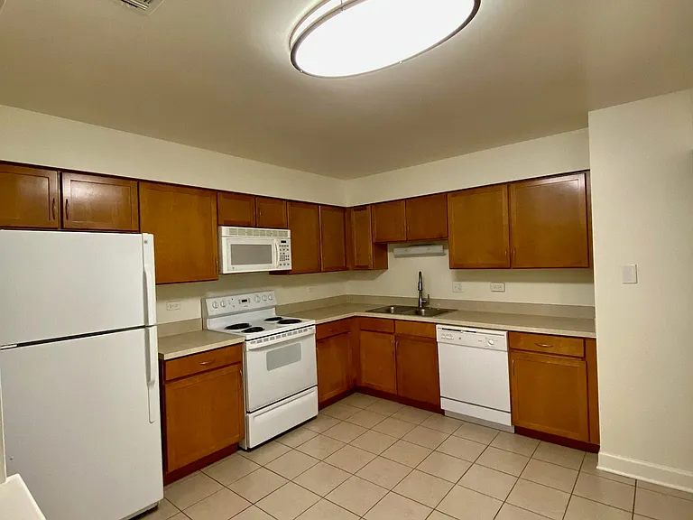 Farmingdale Apartments — Photo 42