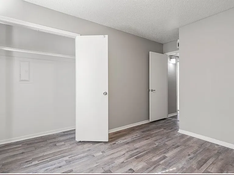 Willow Park Apartments — Photo 9