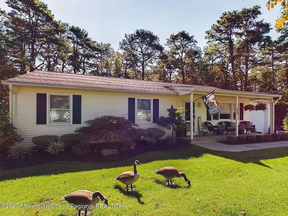 1st image of 300 Albert Avenue