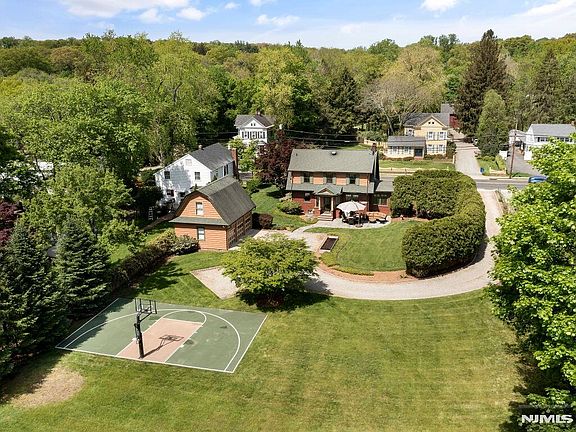 2nd image of 25 Pascack Rd