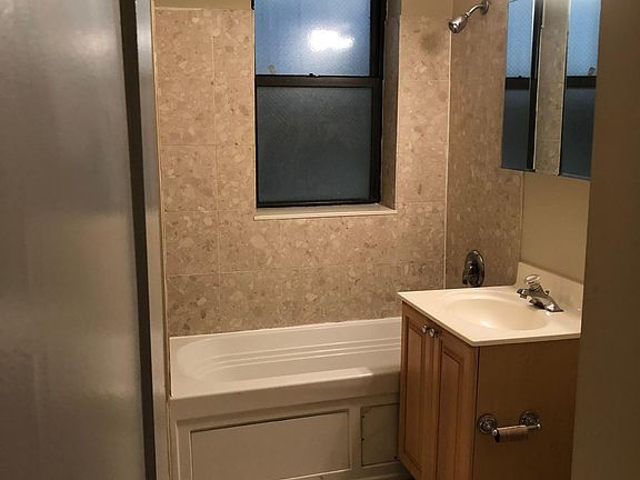 5th image of 3706 N Sheffield Ave APT 3