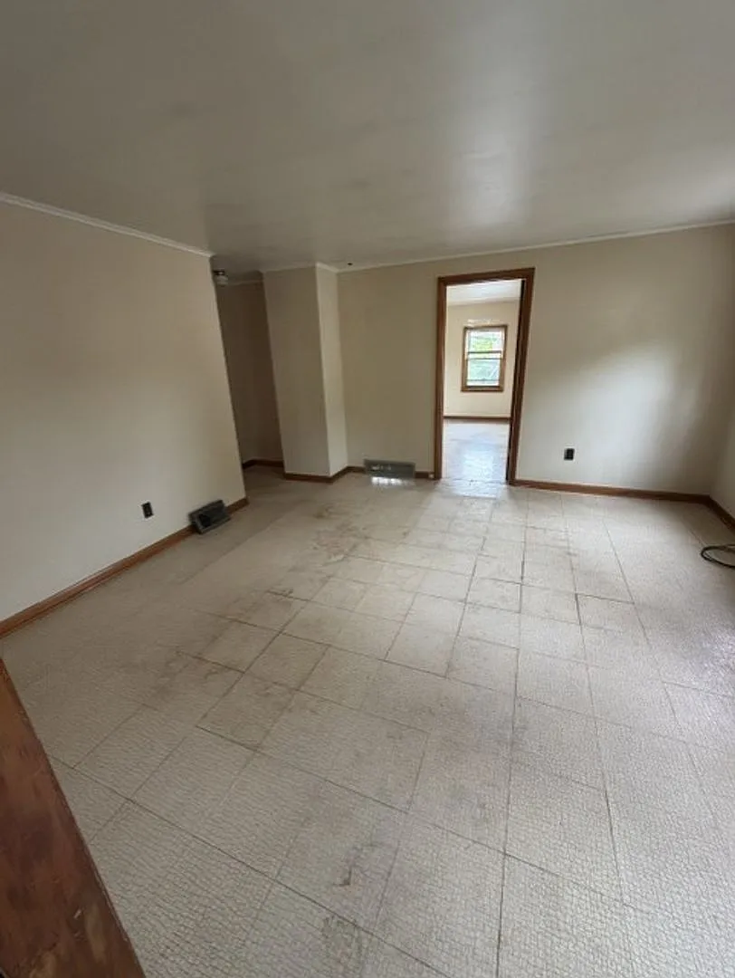 394 S Main St, Gloversville, NY 12078 — Photo 2