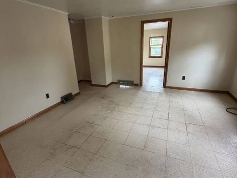 394 S Main St — Photo 2