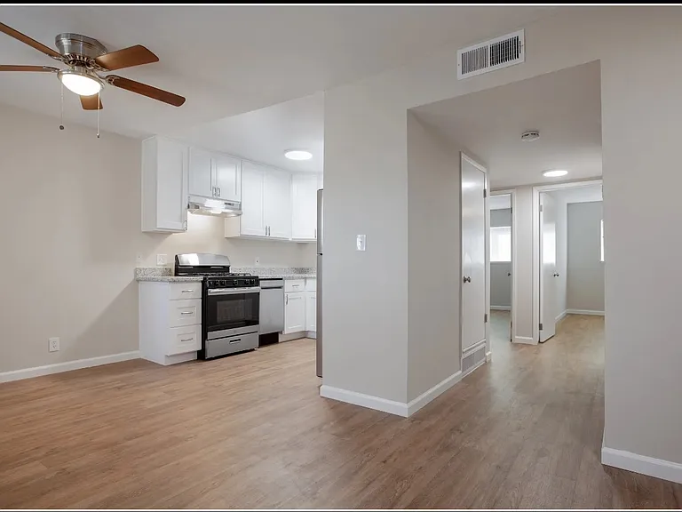 Midtown Apartments — Photo 5