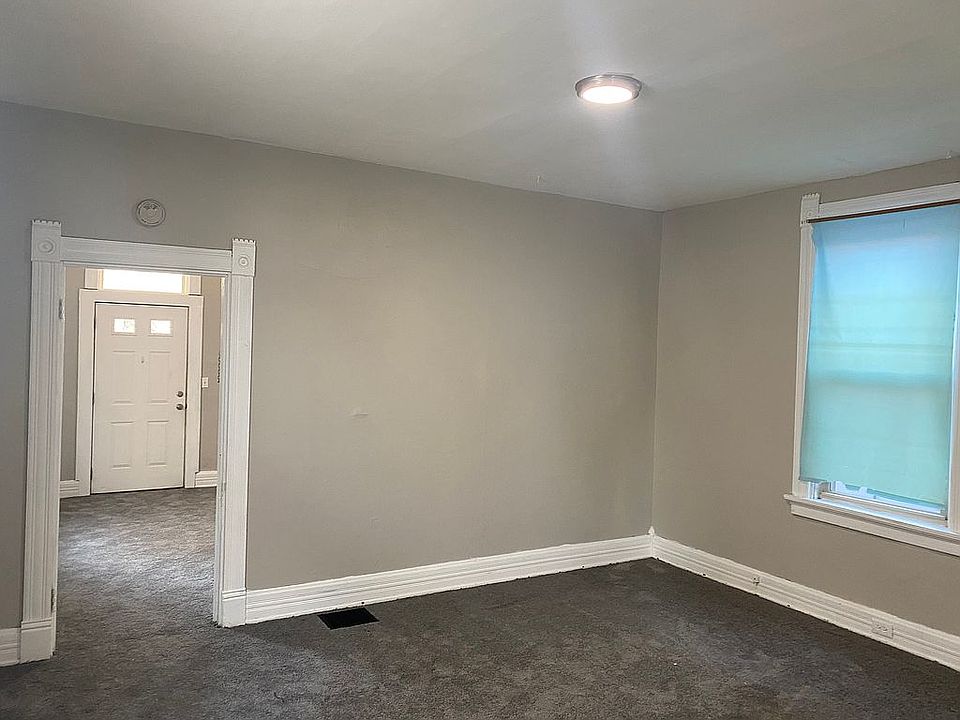 1st image of 214 W 69th St