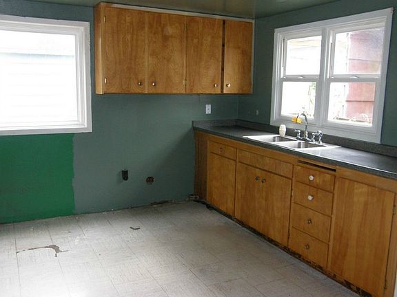 4th image of 5410 Milwaukee Ave E