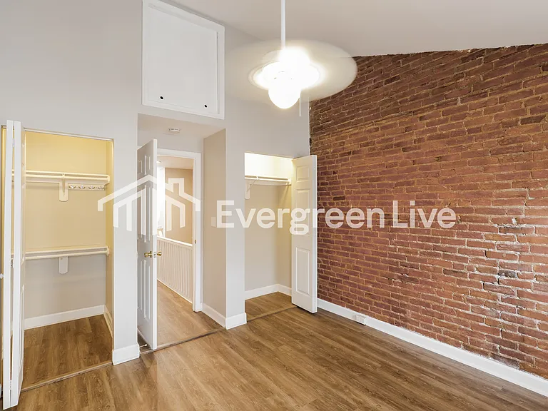 512 S Port St — Photo 2
