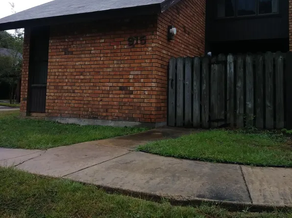 915 Retreat St E, Pineville, LA 71360