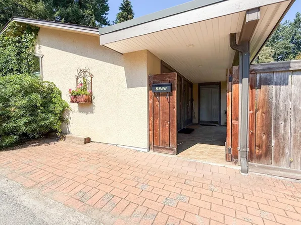 2233 Alden Ln #2233, North Vancouver, BC V7P 2J7