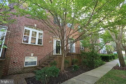 308 Garden View Sq Photo 1