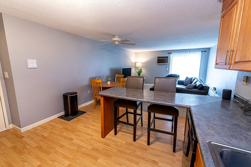 2 bed, 810 sqft, $2,300 — Photo 3