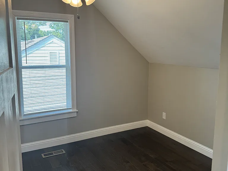 2527 Valley Ave — Photo 13