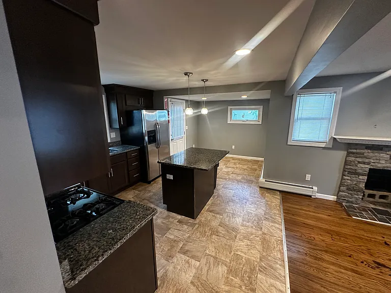 84 Ambrose St — Photo 4