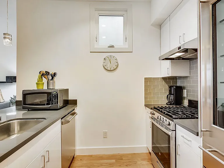 1142-1146 Montgomery St #7022R — Photo 7