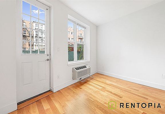 4th image of 35 Meserole St #01