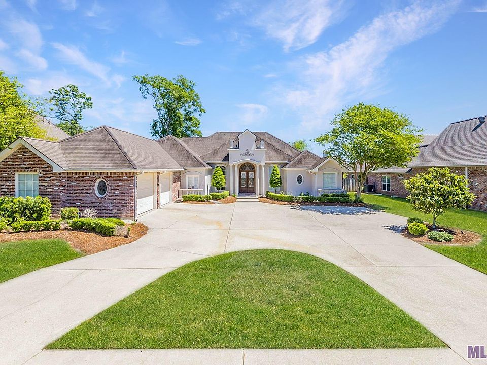 1st image of 326 Chateau Jon