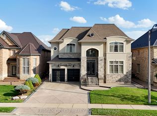 9 Lauderhill Rd, Brampton, ON L6P2Z1