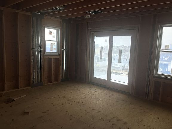 5th image of 307 Maria Dr