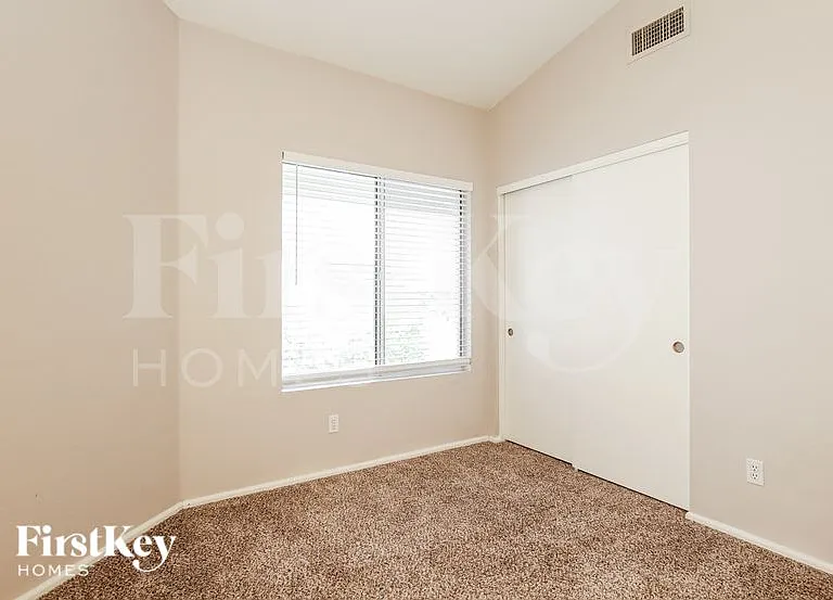 15615 W Watkins St — Photo 11