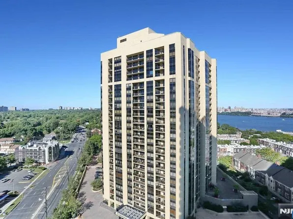 800 Palisade Ave APT 1601, Fort Lee, NJ 07024