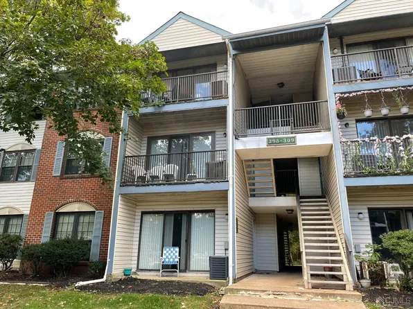 306 Hampshire Ct, Piscataway, NJ 08854