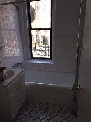 Rented by Smart NY Realty LLC | media 4