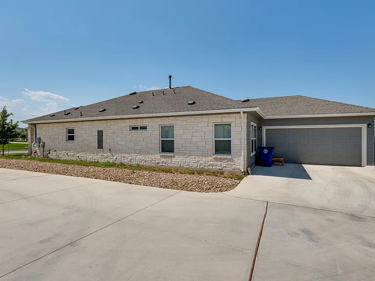 8801 Looksee Ln — Photo 19