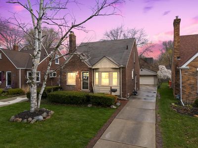 2048 Anita Ave, Grosse Pointe Woods, MI, 48236