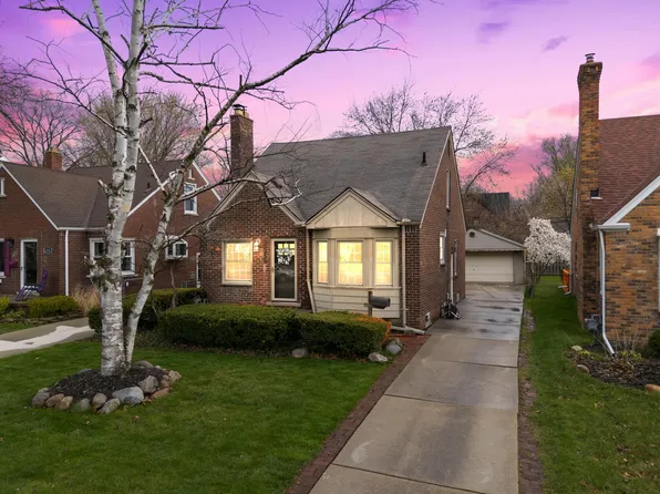 2048 Anita Ave, Grosse Pointe Woods, MI 48236