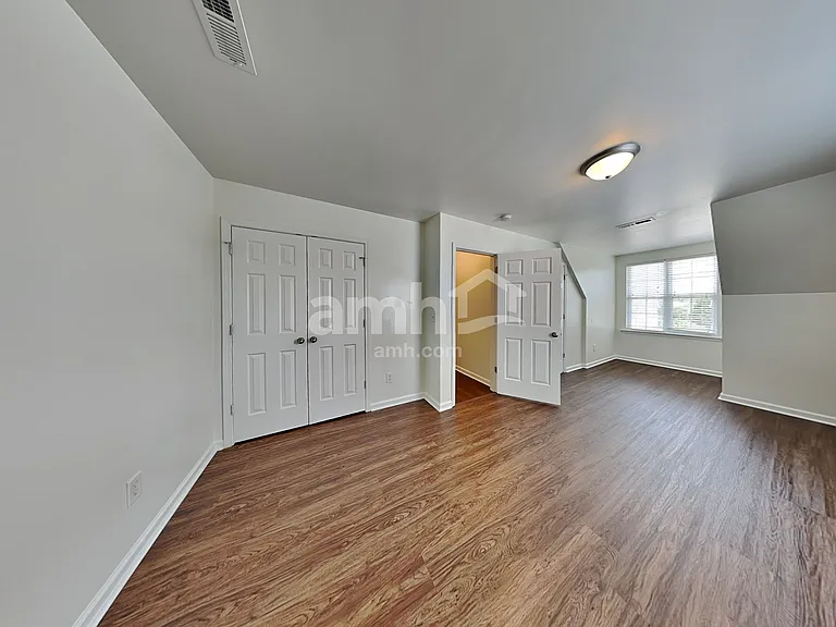 1438 Pleasant Garden Ln — Photo 14